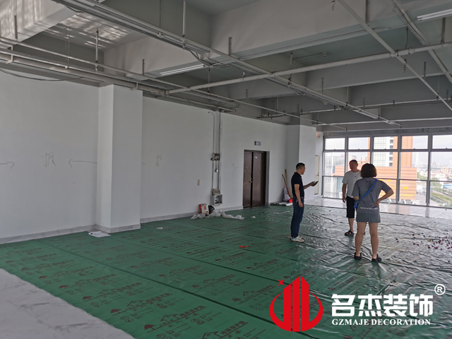 广州办公室国产免费叼嘿网站免费设计