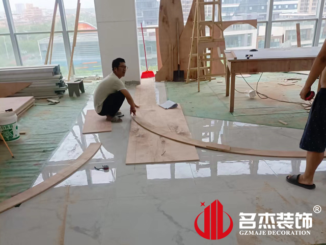广州办公室国产免费叼嘿网站免费设计