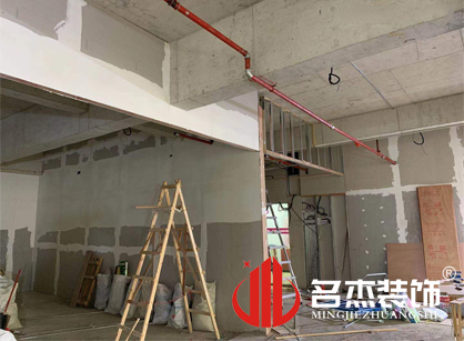 巡工地日记，美莲葆化妆品办公室国产免费叼嘿网站免费项目进行中